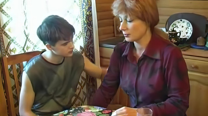 Русская мама дает сыну видео. Зрелая мамочка соблазнилась на сыночка. ￼ одинокая мать совращает сына.